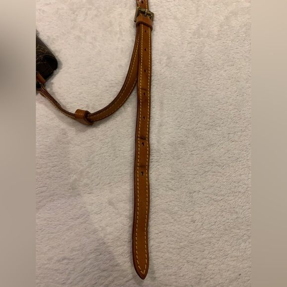 Louis Vuitton - Chantilly Monogram Crossbody Bag - Picture 5 of 9